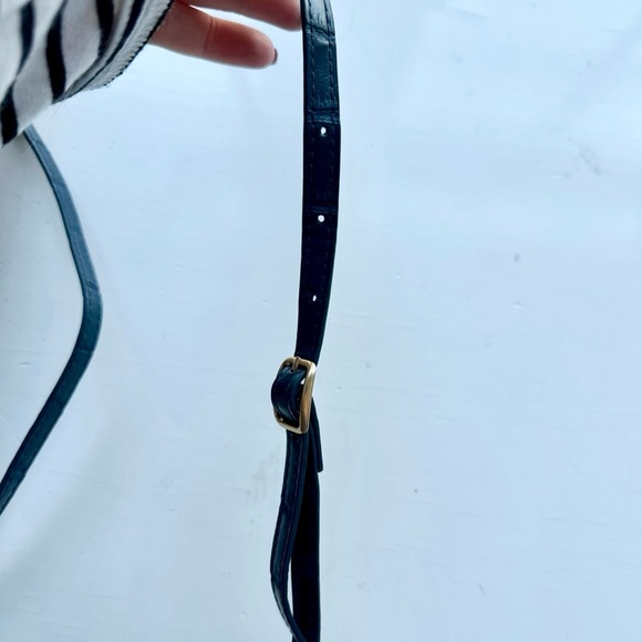 Corkcicle Carry Sling Bag - Navy - Picture 8 of 9